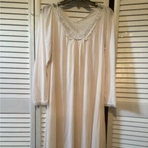 Vintage Shadowline ladies ivory maxi long sleeve nightgown